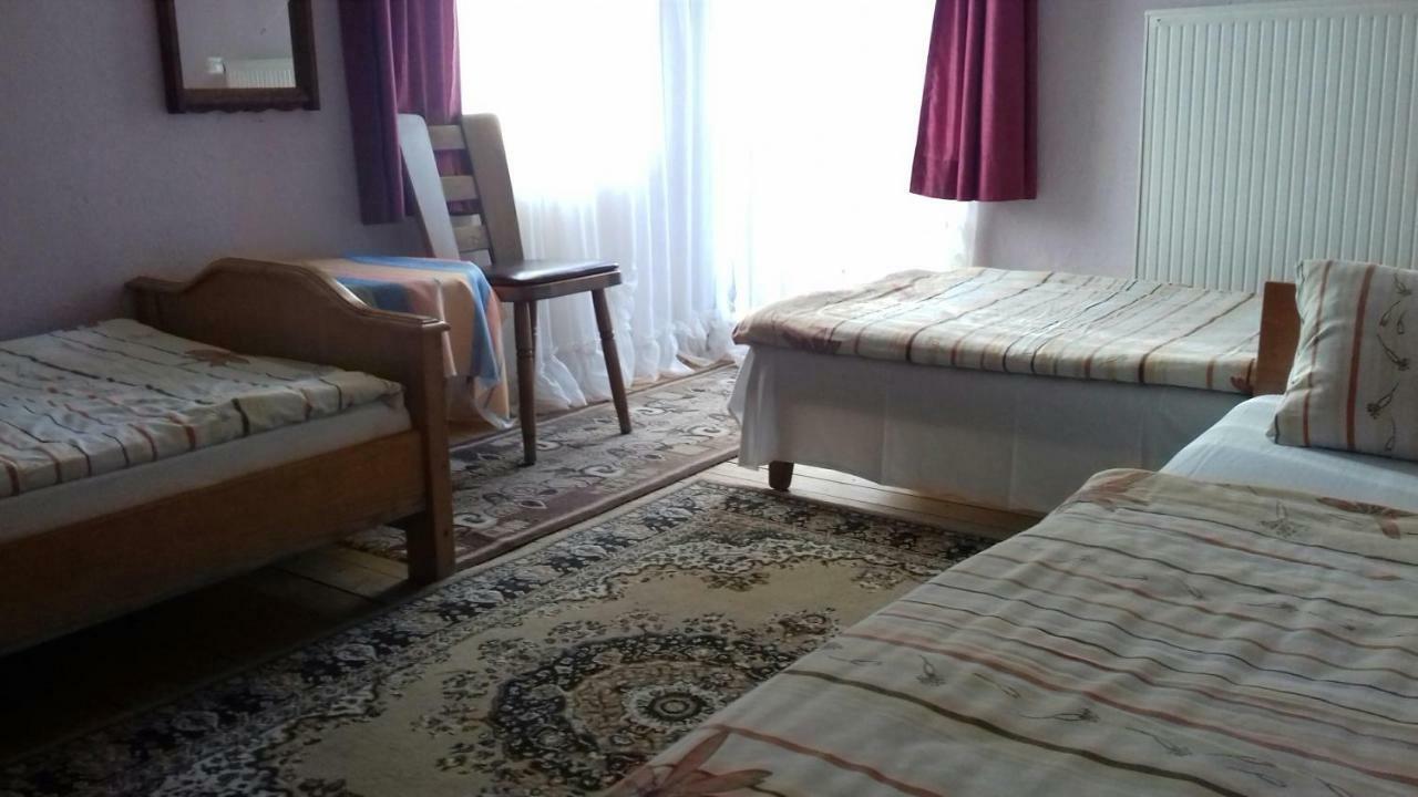 Willa Urocza Hotel คาร์ปัตซ์ ภายนอก รูปภาพ